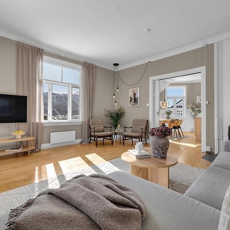Lovely City Center Apartment With Amazing Views And Free Parking! Tromsø Eksteriør billede