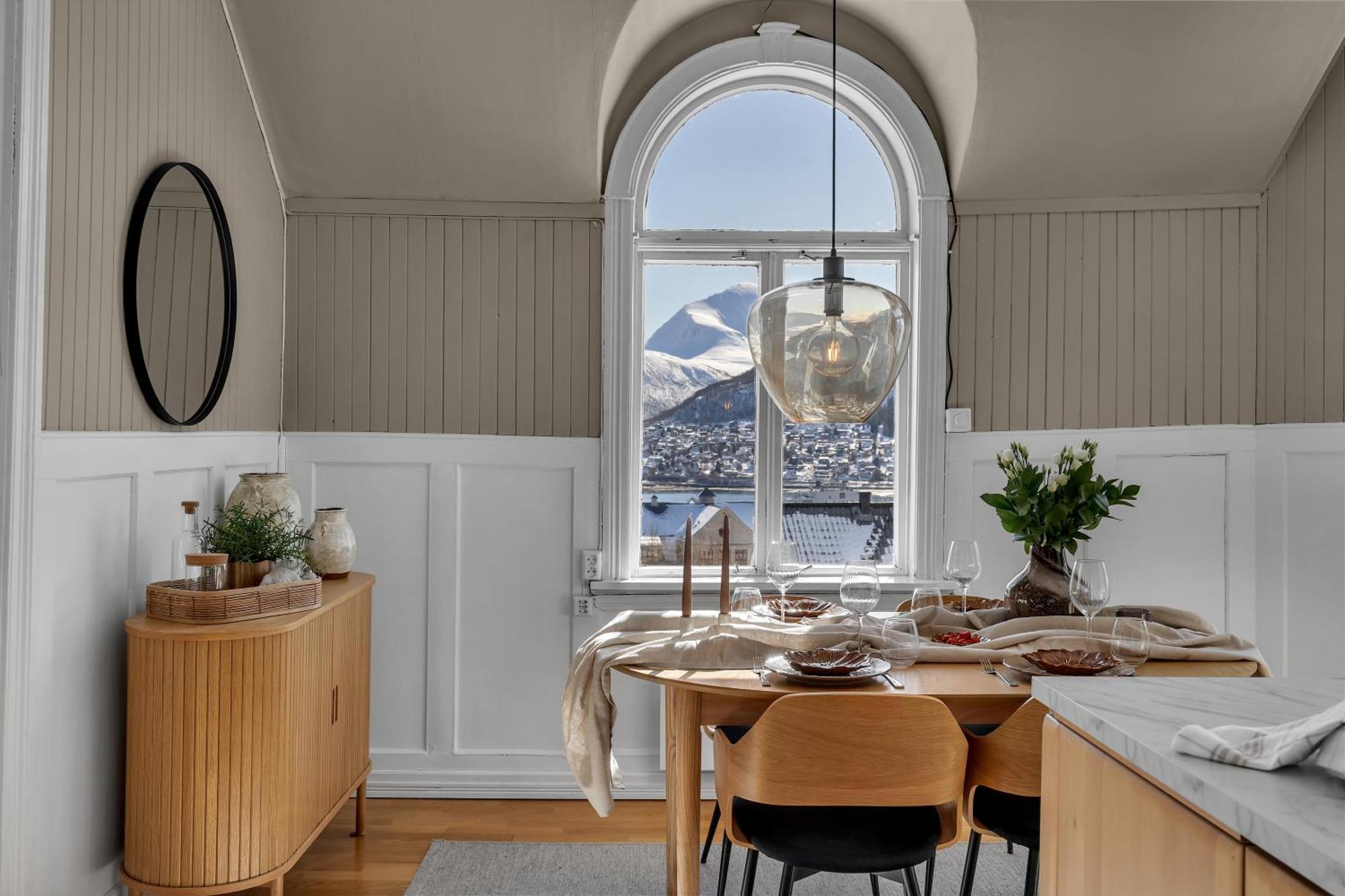 Lovely City Center Apartment With Amazing Views And Free Parking! Tromsø Eksteriør billede