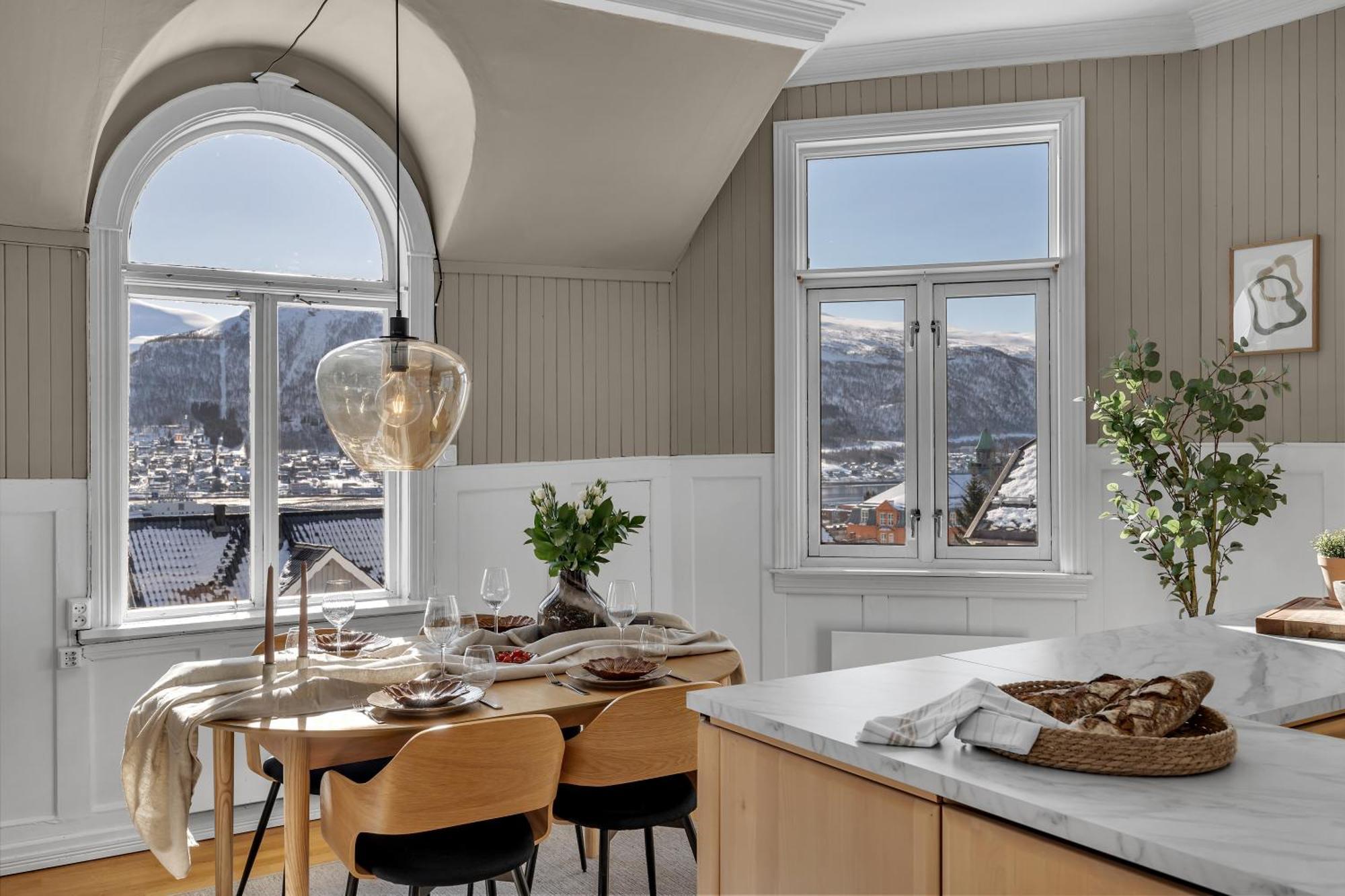 Lovely City Center Apartment With Amazing Views And Free Parking! Tromsø Eksteriør billede
