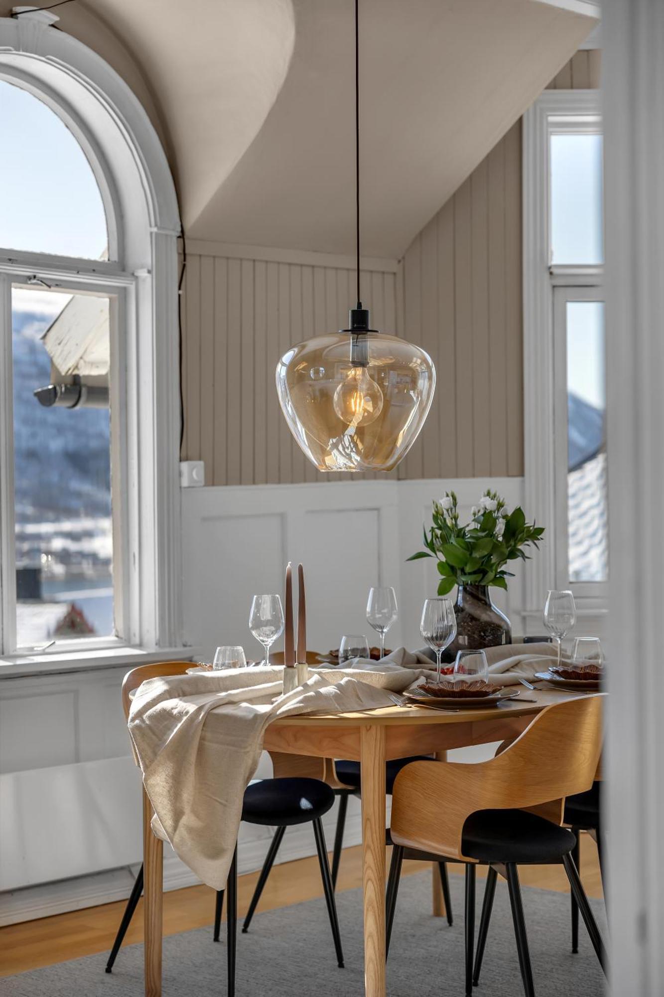 Lovely City Center Apartment With Amazing Views And Free Parking! Tromsø Eksteriør billede
