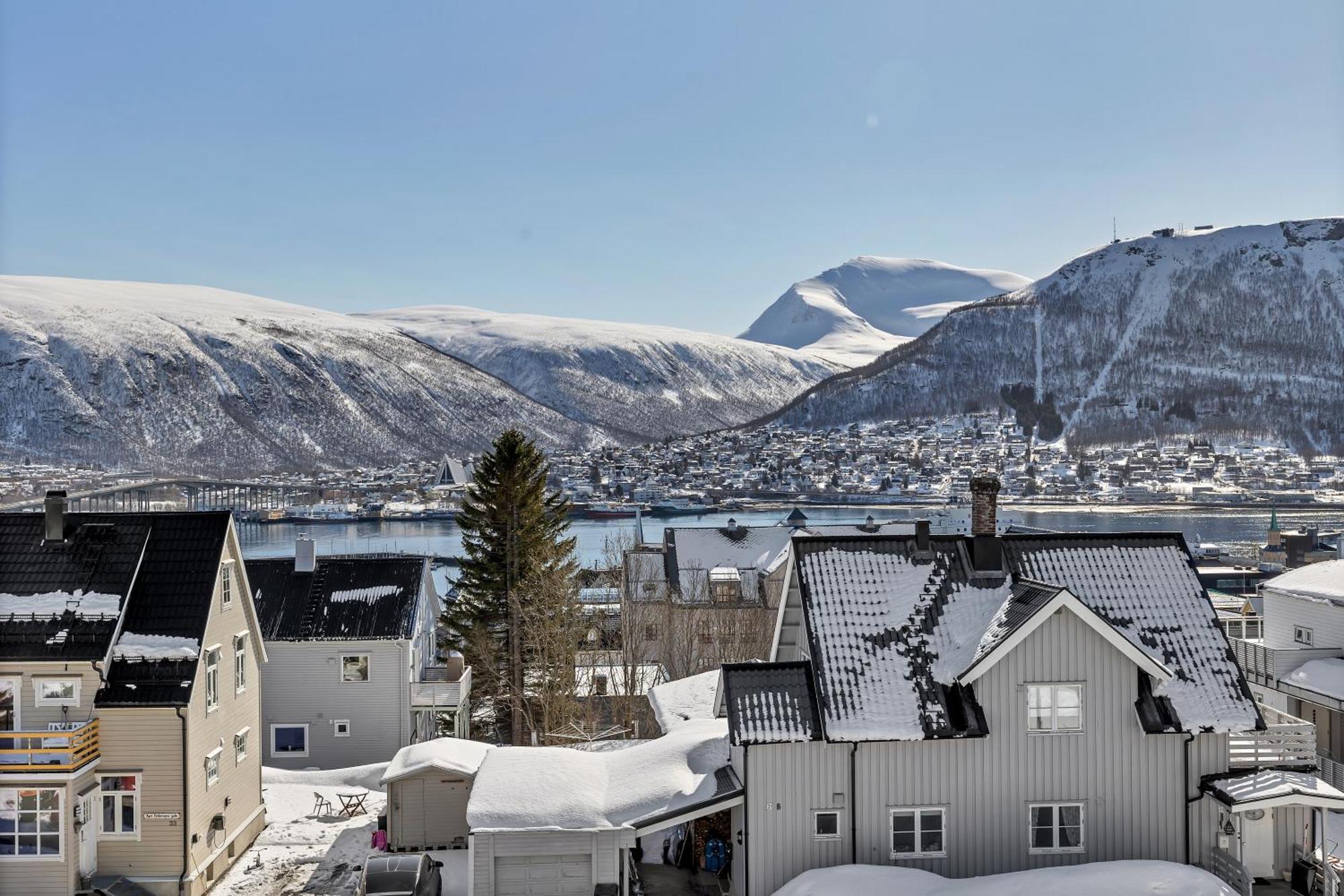 Lovely City Center Apartment With Amazing Views And Free Parking! Tromsø Eksteriør billede